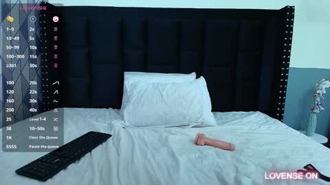 Snapshot of hornybarelylegalgirl chatting on 23, 12, 2024 Khloe online show from 23, 12, 2024