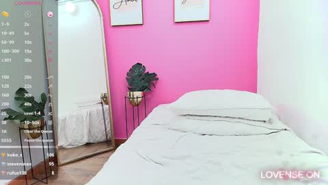 Snapshot of hornybarelylegalgirl chatting on 31, 12, 2024 Khloe online show from 31, 12, 2024