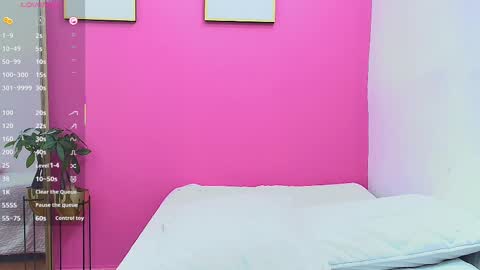 Snapshot of hornybarelylegalgirl chatting on 4, 3, 2025 Khloe online show from 4, 3, 2025