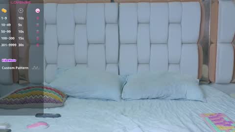 Snapshot of hornybarelylegalgirl chatting on 11, 9, 2025 Khloe online show from 11, 9, 2025