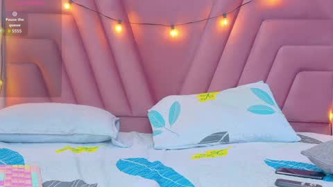 Snapshot of hornybarelylegalgirl chatting on 7, 10, 2025 Khloe online show from 7, 10, 2025