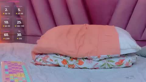 Snapshot of hornybarelylegalgirl chatting on 23, 10, 2025 Khloe online show from 23, 10, 2025