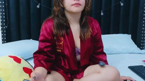 Snapshot of hornybarelylegalgirl chatting on 25, 10, 2025 Khloe online show from 25, 10, 2025