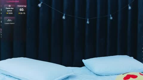 Snapshot of hornybarelylegalgirl chatting on 23, 11, 2025 Khloe online show from 23, 11, 2025