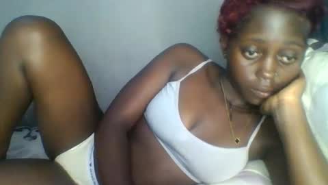 Snapshot of hornybella84 chatting on 28, 4, 2026 Bella online show from 28, 4, 2026