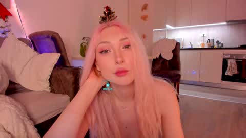 Snapshot of hornybunnys chatting on 5, 1, 2025 Alex and Rosie online show from 5, 1, 2025