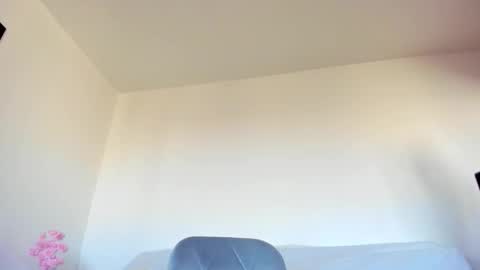 Snapshot of hornyemma_ chatting on 21, 10, 2025 Emma online show from 21, 10, 2025