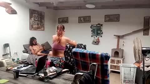 Snapshot of hornyhippies0080 chatting on 15, 12, 2025 Nix D online show from 15, 12, 2025