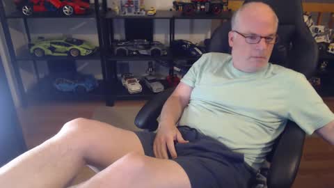 hornynthick70 online show from 16, 12, 2024