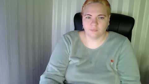 Snapshot of hot2panthers chatting on 18, 12, 2025 hot2panthers online show from 18, 12, 2025