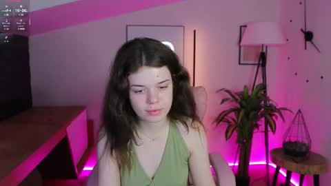 Snapshot of hot__tiny chatting on 21, 11, 2025 hot__tiny online show from 21, 11, 2025