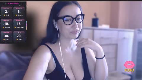 Snapshot of hot_big_ass chatting on 25, 9, 2025 v     online show from 25, 9, 2025