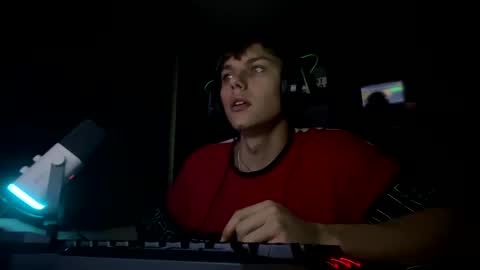 Snapshot of hot_boy_2002_ chatting on 1, 12, 2024 Hot boy 2002 online show from 1, 12, 2024