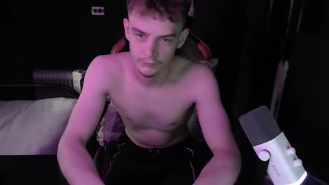 Snapshot of hot_boy_2002_ chatting on 4, 10, 2025 Hot boy 2002 online show from 4, 10, 2025