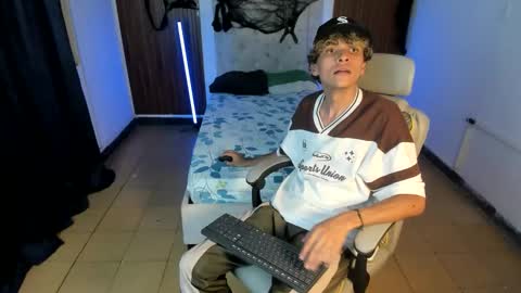 Snapshot of hot_bunny713 chatting on 6, 11, 2025 hot bunny online show from 6, 11, 2025