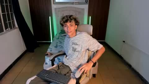 Snapshot of hot_bunny713 chatting on 16, 11, 2025 hot bunny online show from 16, 11, 2025