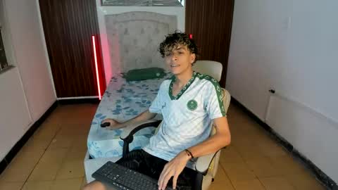 Snapshot of hot_bunny713 chatting on 17, 11, 2025 hot bunny online show from 17, 11, 2025