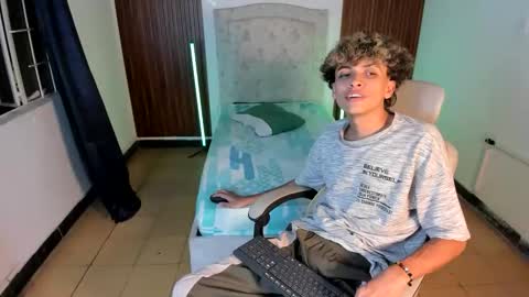 Snapshot of hot_bunny713 chatting on 21, 11, 2025 hot bunny online show from 21, 11, 2025