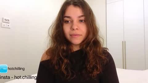 Snapshot of hot_chill__ chatting on 17, 1, 2026 LiluCaroline online show from 17, 1, 2026
