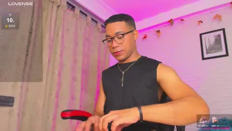 Snapshot of hot_dreams_x chatting on 2, 1, 2025 hot_dreams_x online show from 2, 1, 2025