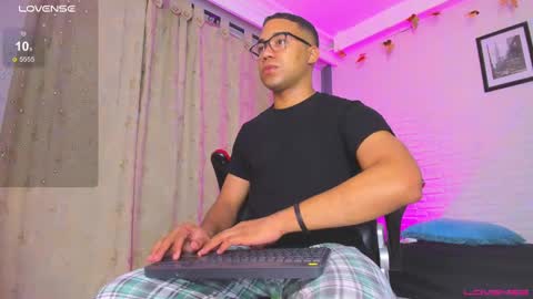 Snapshot of hot_dreams_x chatting on 15, 1, 2025 hot_dreams_x online show from 15, 1, 2025