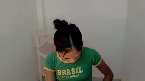 Snapshot of hot_falling_devilxx chatting on 3, 12, 2024 online show from 3, 12, 2024