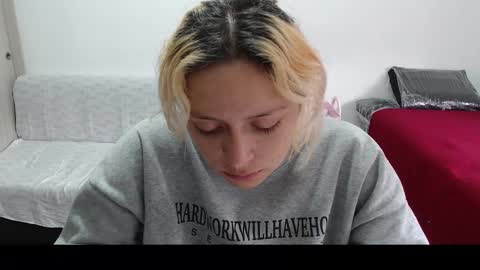 Mia online show from 12, 3, 2025