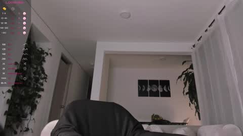 Snapshot of hotay_ chatting on 12, 10, 2025 Andrew xdres08 online show from 12, 10, 2025