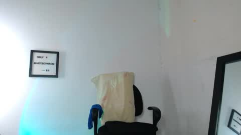 Snapshot of hotboyneon490 chatting on 11, 9, 2025 Alex Neon online show from 11, 9, 2025