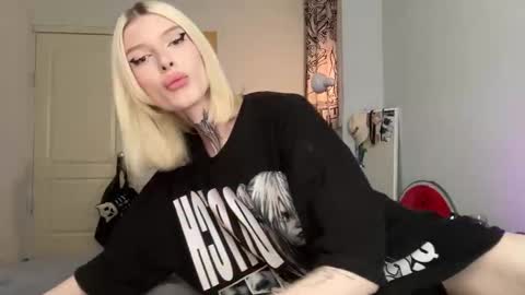 hotchubently online show from 30, 10, 2025