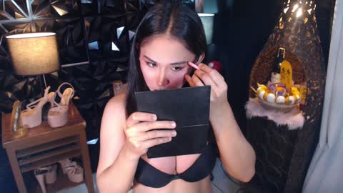 Snapshot of hotevatrans chatting on 3, 1, 2025 EVA online show from 3, 1, 2025