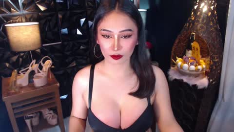 Snapshot of hotevatrans chatting on 3, 1, 2025 EVA online show from 3, 1, 2025