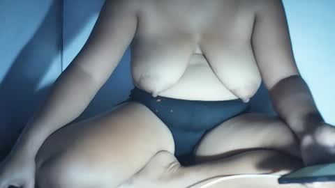 Snapshot of hotflowerclit chatting on 24, 9, 2025 hotflowerclit online show from 24, 9, 2025