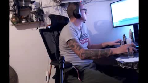 Snapshot of hotkinkytat chatting on 18, 12, 2025 hotkinkytat online show from 18, 12, 2025