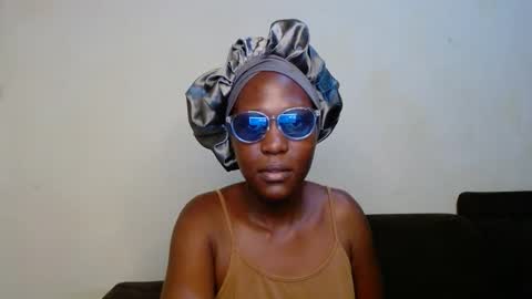 Snapshot of hotnelli chatting on 21, 10, 2025 Rose online show from 21, 10, 2025