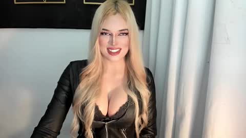 Snapshot of hotstellacumxxx chatting on 12, 10, 2025 STELLA online show from 12, 10, 2025