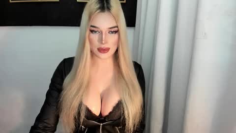 Snapshot of hotstellacumxxx chatting on 1, 12, 2025 STELLA online show from 1, 12, 2025