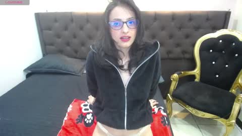 Snapshot of hottcandy21 chatting on 10, 12, 2024 HottCandy21 online show from 10, 12, 2024