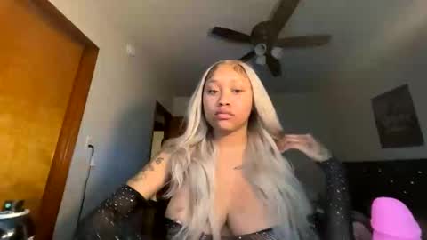 Snapshot of hottie940534 chatting on 14, 12, 2025 hottie940534 online show from 14, 12, 2025