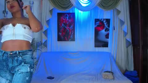 Snapshot of hotties_kittens18 chatting on 3, 12, 2025 hotties_kittens18 online show from 3, 12, 2025