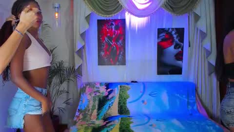 Snapshot of hotties_kittens18 chatting on 5, 12, 2025 hotties_kittens18 online show from 5, 12, 2025