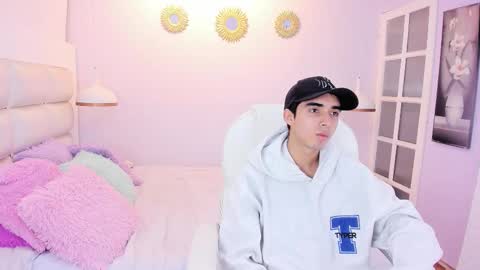 hottiie_guy online show from 13, 11, 2025