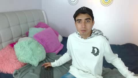 hottiie_guy online show from 22, 11, 2025