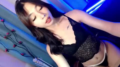 Snapshot of hottmolly100403 chatting on 25, 10, 2025 SCARLET online show from 25, 10, 2025