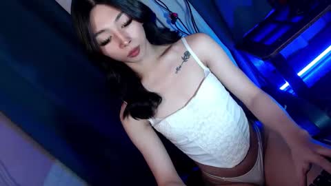 Snapshot of hottmolly100403 chatting on 27, 10, 2025 SCARLET online show from 27, 10, 2025