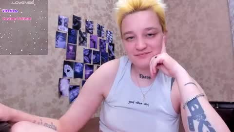 Snapshot of hotty_linn chatting on 4, 10, 2025 Linn online show from 4, 10, 2025