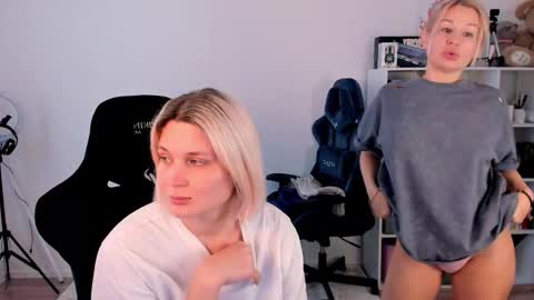 Nessie and Jessie online show from 22, 12, 2025