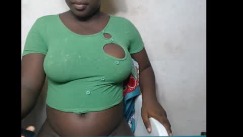 Snapshot of hottylissa1 chatting on 13, 12, 2025 hottylissa1 online show from 13, 12, 2025