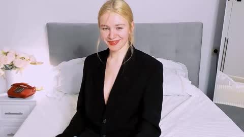 Snapshot of howimeturmum chatting on 5, 11, 2025 ash. see u on sunday online show from 5, 11, 2025