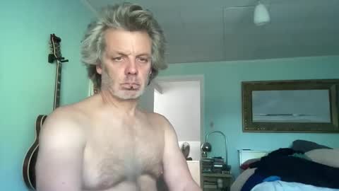 Snapshot of howlingatnothing chatting on 1, 10, 2025 howlingatnothing online show from 1, 10, 2025